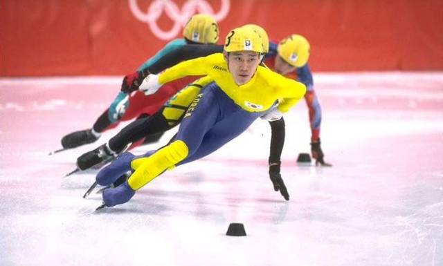 德劳伦蒂斯：在我们这个破主场里，一场只能赚300万欧